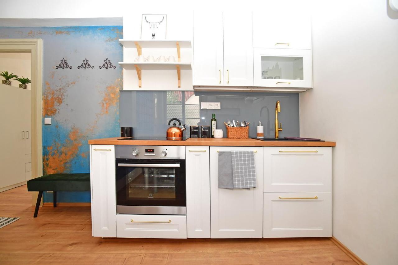 Lovely Little Cosy Apt In Praga Exterior foto