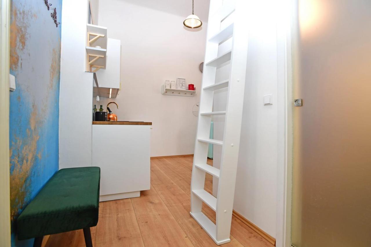 Lovely Little Cosy Apt In Praga Exterior foto